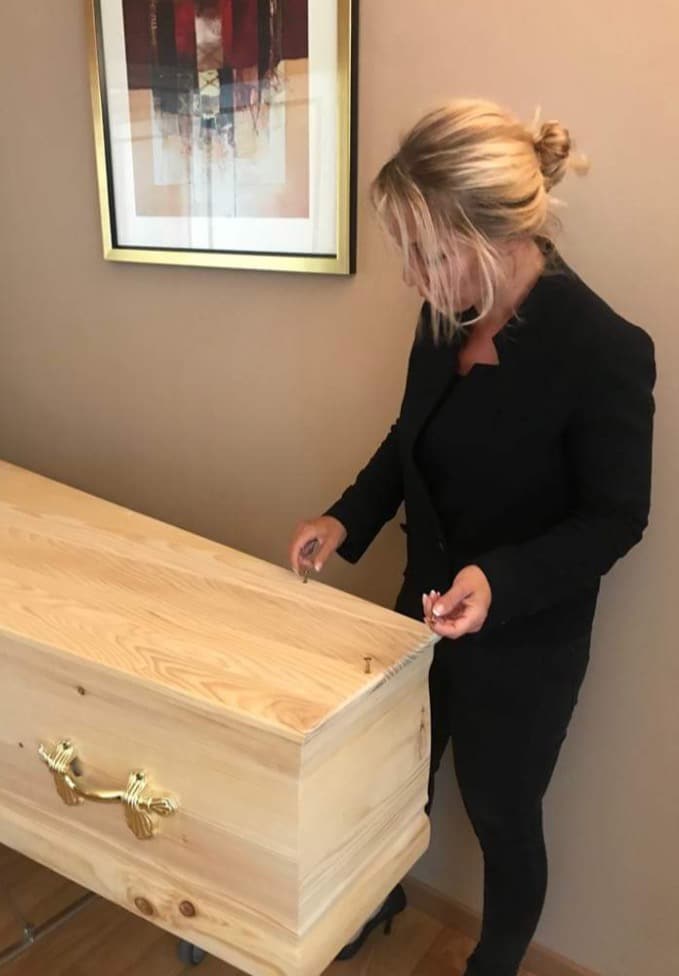 Magali Lamoureux, gérante des Pompes Funèbres Mouginoises, secteurs Grasse, Mougins, Le Cannet.